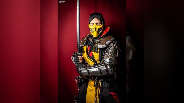 
          Get Over Here — парень перевоплотился в образ Скорпиона из Mortal Kombat 11 и показал себя с его знаменитым оружием
        