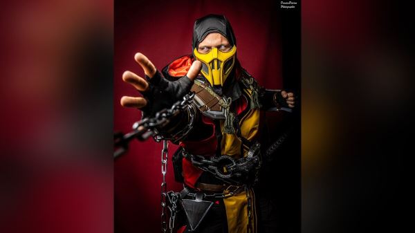 
          Get Over Here — парень перевоплотился в образ Скорпиона из Mortal Kombat 11 и показал себя с его знаменитым оружием
        